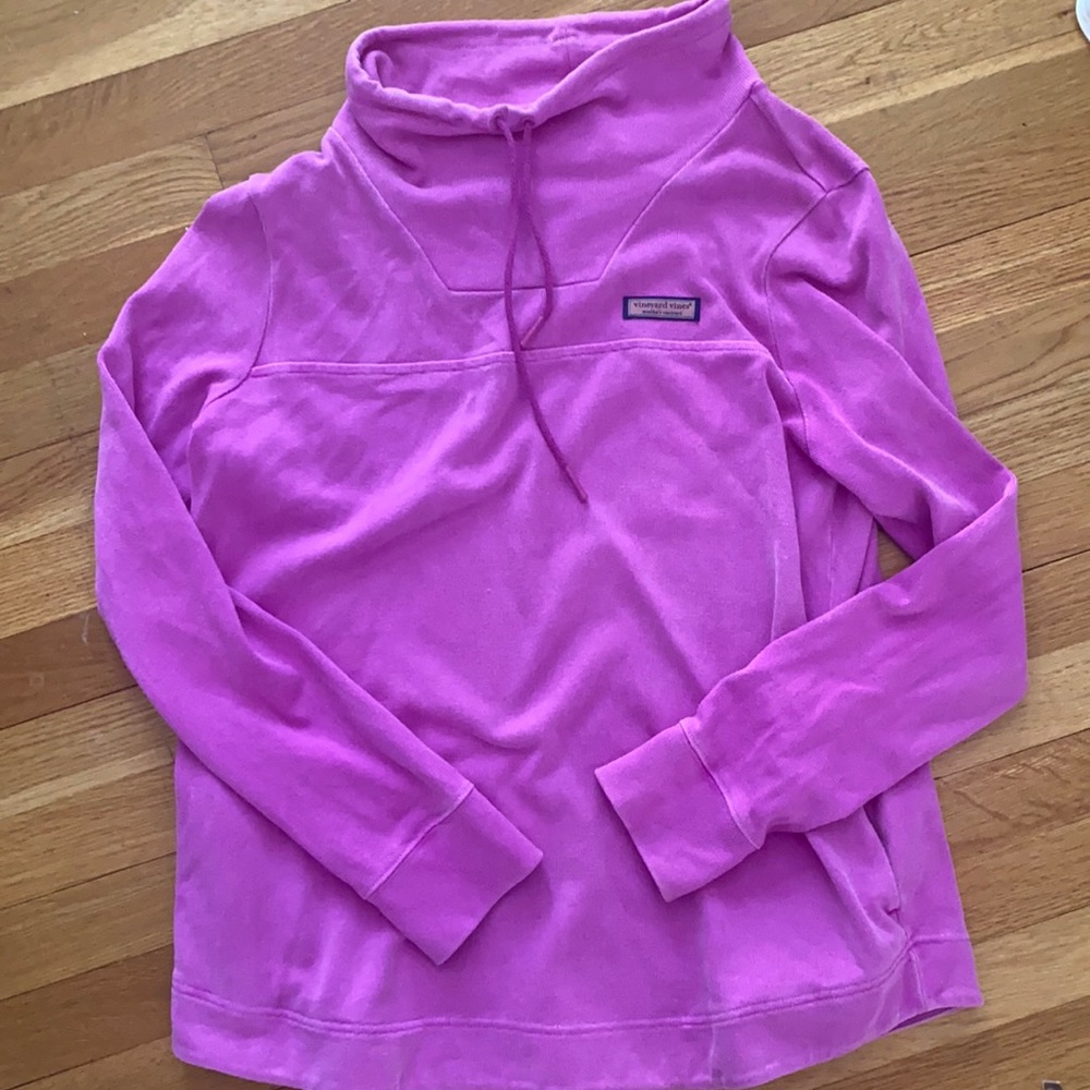Vineyard vines pull over